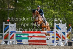 evakristin_230501_Dithmarsenpark_April2023_Prfg16_6447